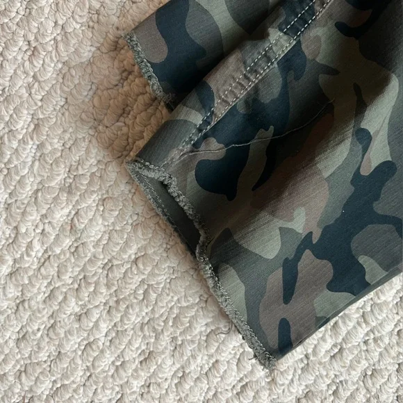 GAP Women’s Girlfriend Chino Camo Pants - sz 10 tall - Picture 5 of 7